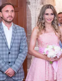 Crina Abrudan a plecat de 6 ani din televiziune, dar e mai sexy ca niciodată! Arată perfect în costum de baie la 41 de ani