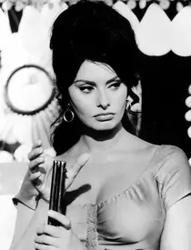 Sophia Loren, sex simbol al anilor '50, este de nerecunoscut! După 9 ani de pauză, actriţa de 84 de ani filmează în scaun cu rotile
