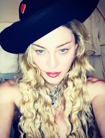 Tupac Shakur a murit în 1996.