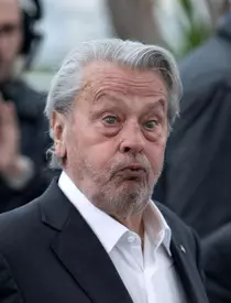 Momente dramatice pentru Alain Delon. Actorul de 83 de ani a suferit un accident cardio-vascular cerebral! Care e starea sa de sănătate acum