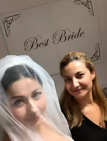 Gabriela Cristea, pe ultima sută de metri cu nunta. Vedeta s-a pozat la probele pentru rochia de mireasă