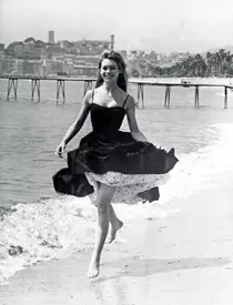Brigitte Bardot - cel mai greu rol: propria viață! Prima oară s-a căsătorit la 17 ani, apoi s-a iubit și cu bărbați și cu femei!