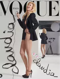 Claudia Schiffer, pe coperta Vogue Italia la 48 de ani!