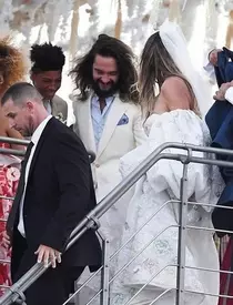 Heidi Klum s-a măritat cu Tom Kaulitz, iubitul ei cu 17 ani mai tânăr! Top-modelul a avut o rochie de mireasă spectaculoasă