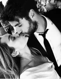 Miley Cyrus și Liam Hemsworth s-au căsătorit în luna decembrie și s-au despărțit 8 luni mai târziu.