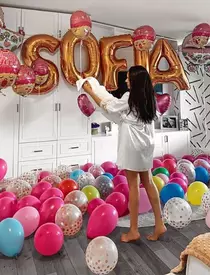 Karmen alături de fetița ei, Sofia Maria Rossa