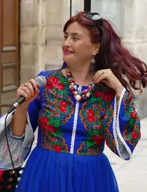 Rona Hartner se căsătorește