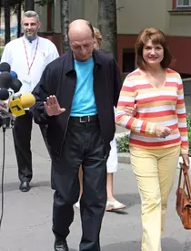 Cum s-a schimbat Maria Băsescu de când a dispărut din lumina reflectoarelor. E bunică cu normă întreagă și arată senzațional la 70 de ani
