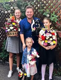 Ce mari și frumoase sunt fiicele lui Pavel Bartoș! "Grădiniță, școală generală și liceu"