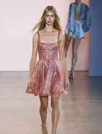 Piele și os! Cum au apărut fotomodelele la o prezentare de modă din New York