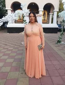 Oana Roman, pe zi ce trece mai slabă! Vedeta, apariție neașteptată la o nuntă. Silueta ei trece printr-o schimbare incredibilă