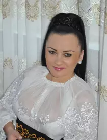 Cum arăta Carmen de la Sălciua înainte de operațiile estetice. Cântăreața s-a transformat complet