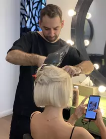 Lidia Buble şi-a schimbat look-ul (foto Unica.ro)