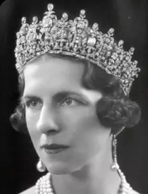 Regina Elena a României, una dintre cele mai elegante regine ale Europei! Cu ce designer era prietenă