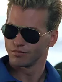 Val Kilmer, în filmul TOP GUN (1986)