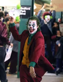 Râsul isteric al lui Joker ascunde o boală rară. De unde s-a inspirat Joaquin Phoenix pentru personajul Arthur Fleck