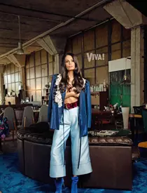 Anca Serea, cel mai sexy pictorial, la trei luni după ce a devenit mamă pentru a șasea oară. Vedeta a pozat în ipostaze îndrăznețe