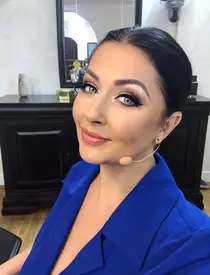 Gabriela Cristea poartă rochie mulată