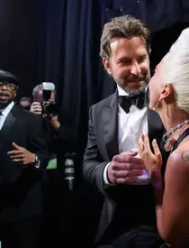 Chiamia dintre Lady Gaga și Bradley Cooper transcende ecranul.