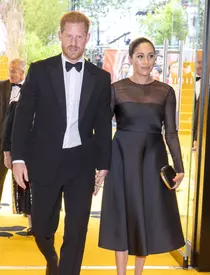 Meghan Markle, în topul celor mai mari gafe vestimentare ale deceniului. De ce este criticată soția prințului Harry