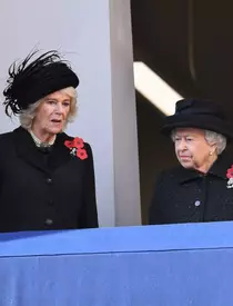 Kate Middleton, alături de Regina Elisabeta a II-a la Remembrance Sunday Service