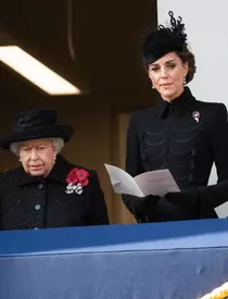 S-a aflat adevărul! Regina Elisabeta a II-a o place mai mult pe Kate Middleton decât pe Meghan Markle! "Face familia regală să pară aproape..."