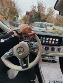 Selly și-a luat mașină