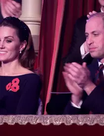 Bentița de 30$ de la Zara purtată de Kate Middleton.
