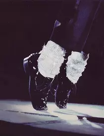 Șosetele lui Michael Jackson, scoase la licitație
