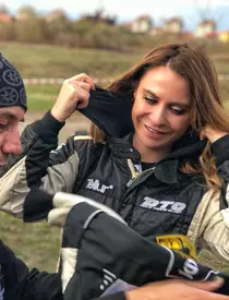 Adina Buzatu este pilot de raliuri