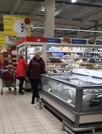 În ce ipostază neobișnuită a fost fotografiată Viorica Dăncilă, după ce a pierdut alegerile prezidențiale. Fosta sefă a PSD, la cumpărături într-un supermarket din Ploiești!