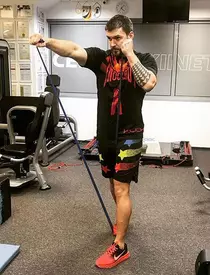 Cine e Bogdan Vlădău, de la Survivor. Vedeta își lasă acasă soția însărcinată cu primul lor copil