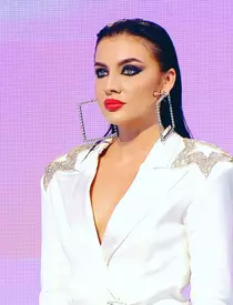 Adela Tecuceanu de la ”Bravo, ai stil!” a născut. Prima imagine cu bebelușul: ”Cel mai frumos moment”