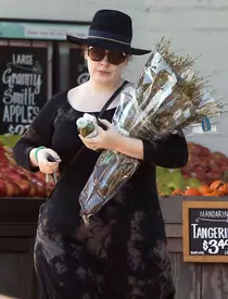 prima-aparite-a-lui-adele-in-costum-de-baie-de-cand-a-slabit-45-de-kg-a-starnit-furie-ar-trebui-sa-mearga