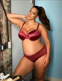 Super modelul XXL Ashley Graham a născut! Primul ei copil e băiețel