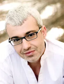 Cătălin Crișan își sărbătorește ziua de naștere alături de cei trei copii. Artistul împlinește vârsta de 52 de ani