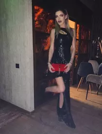 Fiica lui Cristian Boureanu își împarte viața între facultate și discotecă. Ioana pozează provocator la 19 ani