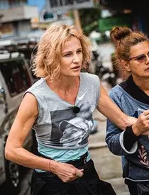 1cine-este-Lia-Bugnar-de-la-Asia-Express