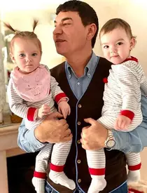 Sărbătoare mare pentru Valentina Pelinel și Cristi Borcea! Cum arată fetițele lor gemene la un an. Una are ochii albaștri, cealaltă căprui!