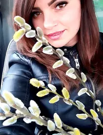 Cine este Petronela Cinori de la ”Mireasa”. Nici nu a intrat bine în competiție, că a stârnit antipatii. Celelalte concurente au numit-o ”falsă”