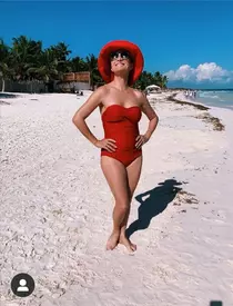 Jane-Seymour-costum-baie