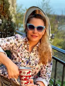 Adina Buzatu a găsit o soluție salvatoare pentru a-și  menține business-ul în vremea pandemiei de coronavirus. A organizat o ședință foto la... distanță!