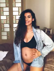 Cum suportă Lili Sandu, însărcinată în luna a șasea, carantina: "Am ajuns să apreciez și o ieșire la supermarket. Cel mai mult mă sperie că aș putea naște fără cei dragi alături" / INTERVIU