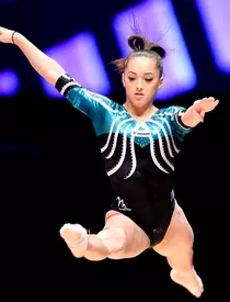 Larisa Iordache, voluntar în timpul pandemiei de coronavirus. A schimbat costumul de gimnastă cu uniforma de Poliție și a ieșit în stradă!