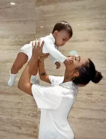 Karmen a ajuns cu fetița la spital (2)