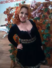 Drama solistei Jeni Nicolau. Se luptă de 20 de ani cu o boală cumplită care nu se vindecă niciodată: "E localizată pe scalp"