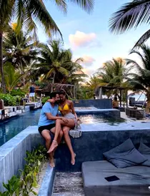 Dani Oțil și Gabriela Prisăcariu au împlinit doi ani de relație. Ce surpriză imensă a primit prezentatorul TV de la logodnica lui: „Doi ani de calvar”