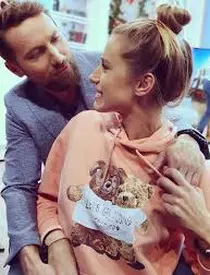 dani-otil-si-gabriela-prisacariu-dani-otil-i-a-dat-inelul-iubitei-sale1-830×1024