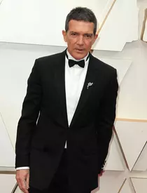 Antonio Banderas a anunțat că e infectat cu coronavirus, chiar de ziua lui de naștere. Actorul a împlinit astăzi 60 de ani: ”Sunt încrezător că mă voi recupera”