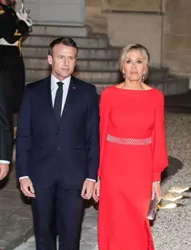 Președintele Emmanuel Macron și soția lui, în vacanță pe Coasta de Azur. Pe iaht, cei doi au uitat de distanțarea socială!